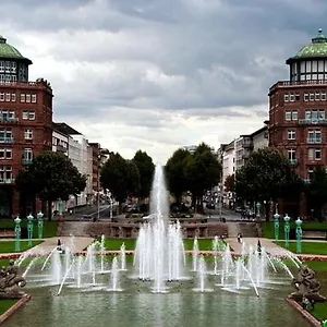 Apartment 1a Comfortable, Private And Calm 4 Apartment, 2km Center, Private Car Park, Full Equipped Kitchen, Private And Stable Wifi, One Minute Tram Station, Smart Tv, Whatsapp Support, No Additional Costs! Eur 500 Cashback For 2 Months, City Airport Mannheim